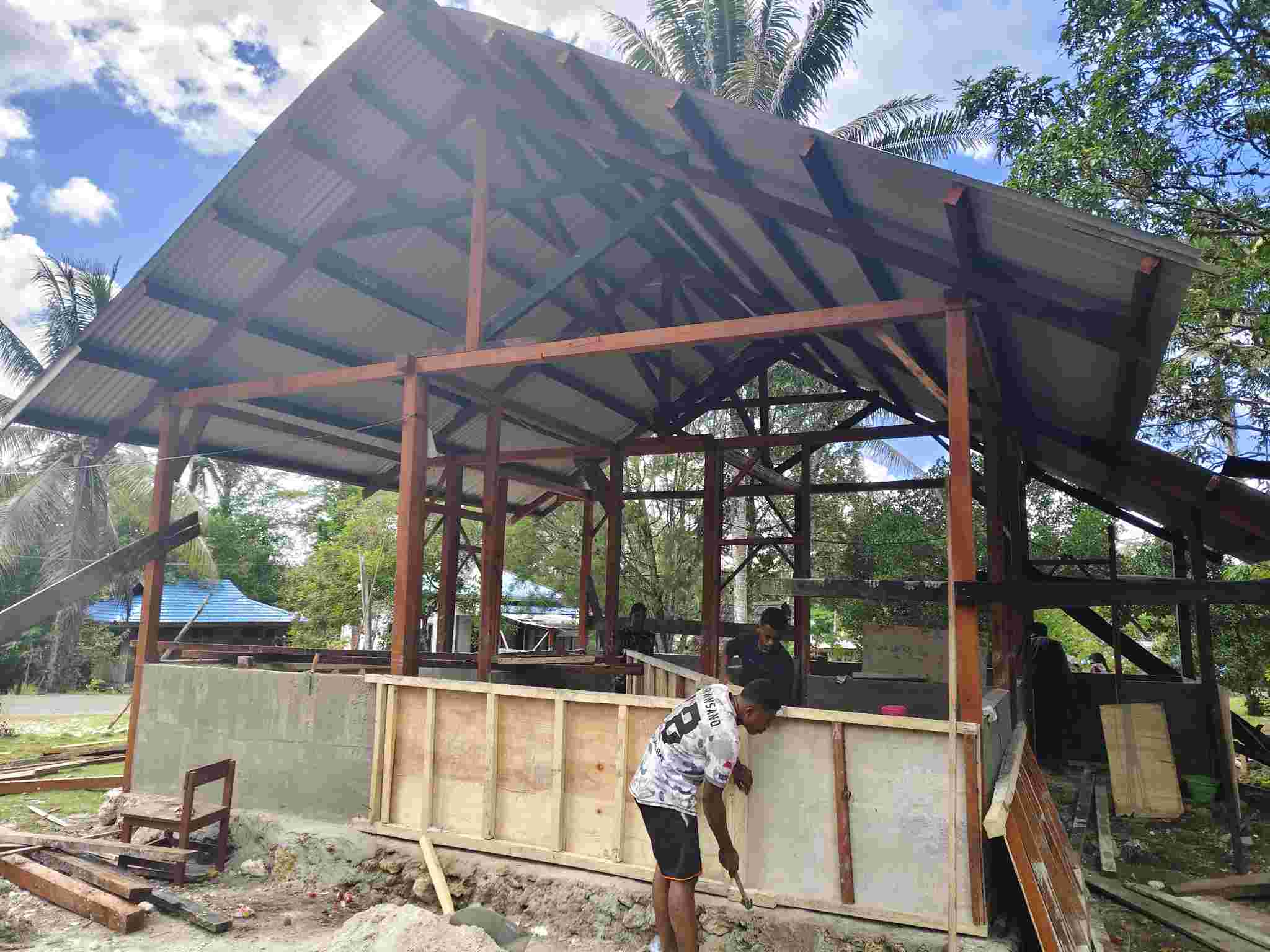 Tak Kenal Lelah, Satgas TMMD Ke-129 Kodim 1807/Sorong Selatan Kebut Pembangunan Rumah Warga

