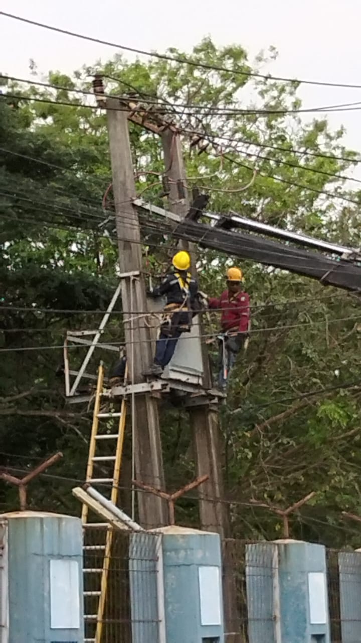 Tim PLN Sepatan Bersama Vendor PT Gema Lakukan Perbaikan Trafo di Jl. Raya Karang Serang, Kecamatan Sukadiri, Kabupaten Tangerang
