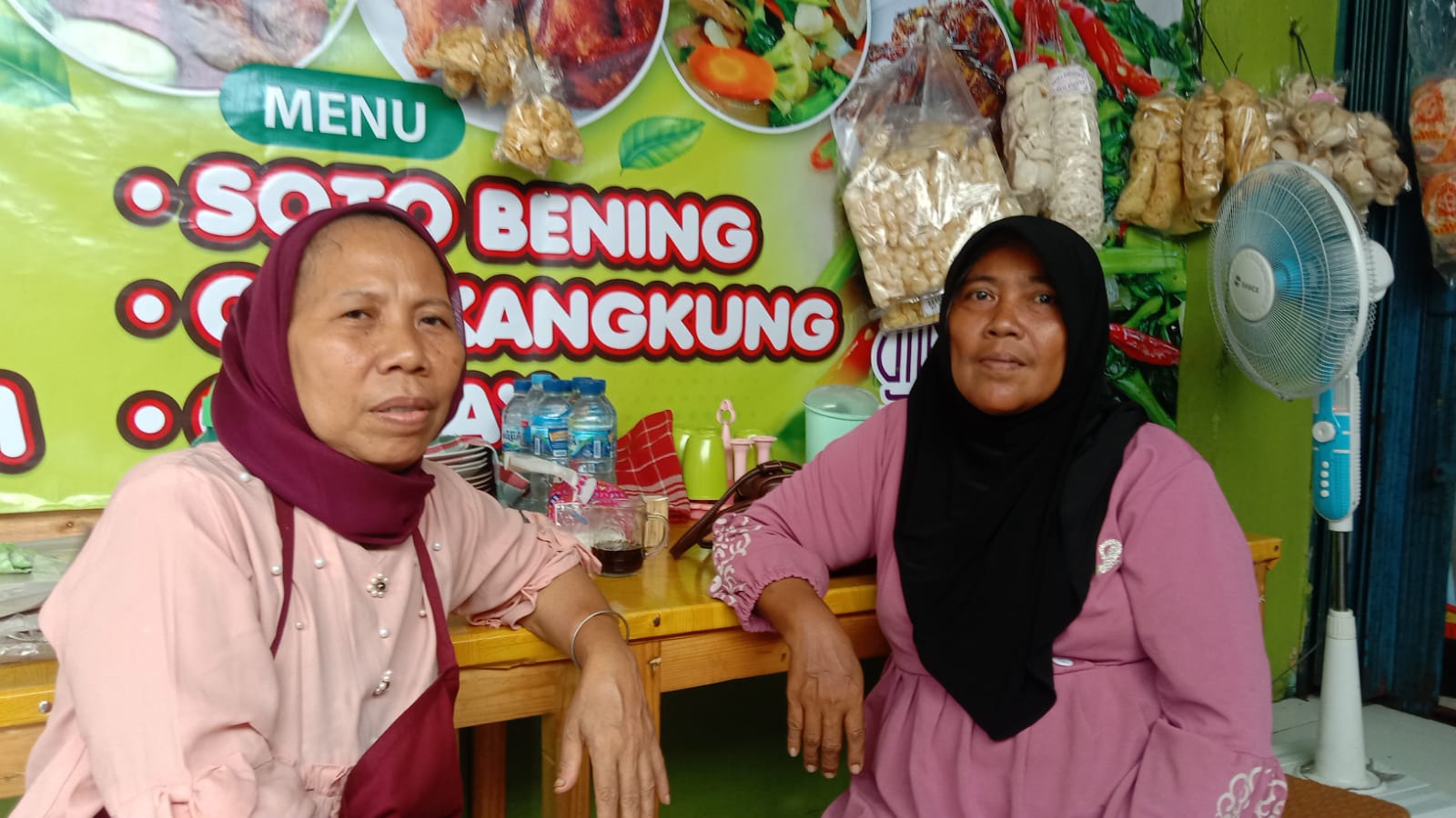 Kisah Nahas Dialami Seorang Ibu Paruh Baya Pedagang Warung Makan Menjadi Korban Penebar Uang Palsu !!!



Awas! Pelaku Kejahatan Sebar Uang Palsu Sudah Beraksi di Taman Walet Tangerang