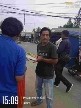 Media Gakorpan Dan TV Gapta Berkontribusi Kepada Masyarakat Sekitar,

melalui Jum'at Berkah Berbagi Nasi kotak 