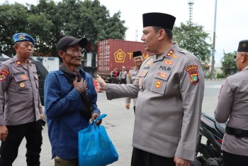 Buruh Pelabuhan Tanjung Priok Rasakan Manfaat Bhakti Sosial Polri