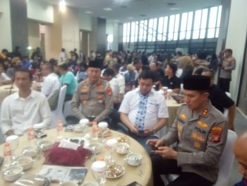 Wakapolri Komjen Ahmad Dofiri buka puasa di bulan ramadhan 1446H bareng media
