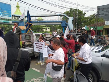Satpol PP Kota Tangerang Didemo Puluhan Jurnalis dan Lsm, Kecewa Karena Penegakan Perda Molor