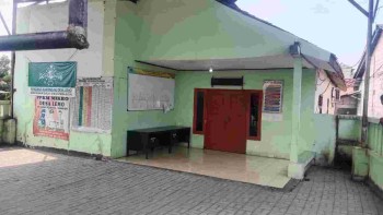 Pemdes desa  lemo kecamatan Teluknaga di duga melanggar jam operasional kerja,kedapatan kantor tutup dijam 2 siang