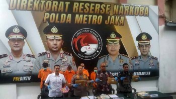 Ditresnarkoba Polda Metro Jaya Ungkap Penangkapan  Pengedar Narkotika Jenis  LSD ( Lysergic Acid Diethylamide ) Mirip Perangko