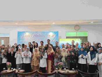 FIK UI resmi membuka rangkaian Dies Natalis ke-40 dengan tema “Cultivizing Nursing Excellent”. Tema ini menegaskan komitmen FIK UI untuk terus memupuk keunggulan