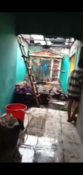 Sijago merah lalap sebuah bangunan milik warga sumur wangi-Bogor, Diduga akibat arus pendek listrik