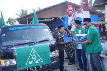 Ratusan Mie Instan Dan Air Mineral di Berikan Kepada Korban Banjir di Gunung Kaler 


