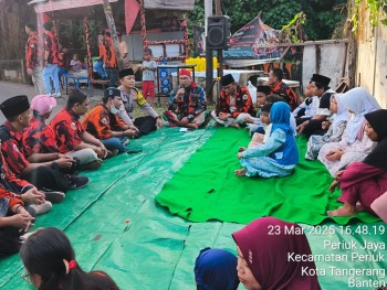Dalam rangka menjaga kondusifitas selama bulan suci Ramadhan, Bhabinkamtibmas Kelurahan Periuk Jaya Polsek Jatiuwung,Tangerang Gelar Bhaksos