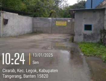 Gudang yang di duga memproduksi solar palsu ditemukan berada di Cirarab, Kec.legok kab.tangerang !