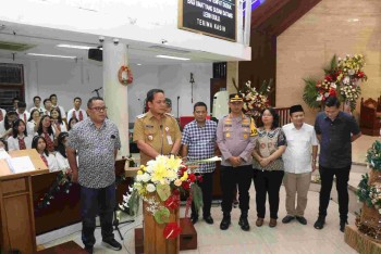Forkopimda Kota Tangerang Monitoring Malam Natal 2024, Kapolres Sebut 66 Gereja Gelar Ibadah Berlangsung Kondusif