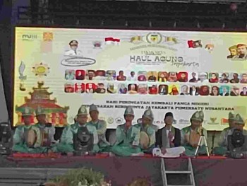 haul agung bersama pangeran jayakarta
Pemangku Adat yang mewakili Kesultanan di Nusantara menghadiri acara, digelar oleh Lembaga Budaya Betawi di Jakarta