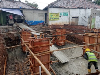 Ada proyek Pekerjaan Pemasangan Tower didesa daru,kesan nyata Menyalahi Aturan