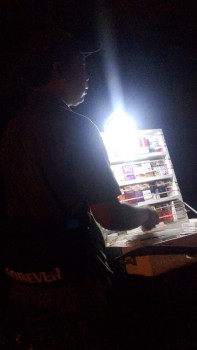 Peredaran rokok diduga ilegal tanpa cukai, kian menjamur di Kabupaten Sidoarjo, khususnya di kawasan Jalan Melati III, Kureksari, Kecamatan Waru masih lenggang kangkung