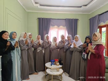 Keluarga besar almarhum bpk ocan dan ibu suami  Nilai Kebersamaan dalam Momentum Idul Fitri 1 Syawal 1446H