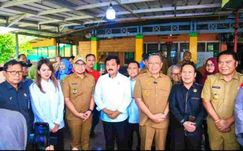 Bagikan Sertifikat  secara door to door Menteri tegaskan sertifikat bebas Caplok dan Cekcok