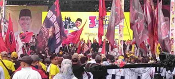 Bereuforia bersama Sachrudin-Maryono di Alun-Alun Tangerang,Ribuan Massa SAMA tumpah ruah memadati Lapangan alun-alun