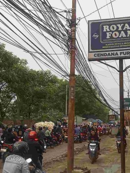 Kemacetan Parah di Jalur Raya Kampung Melayu–Salembaran, Teluknaga Tangerang Pagi Ini